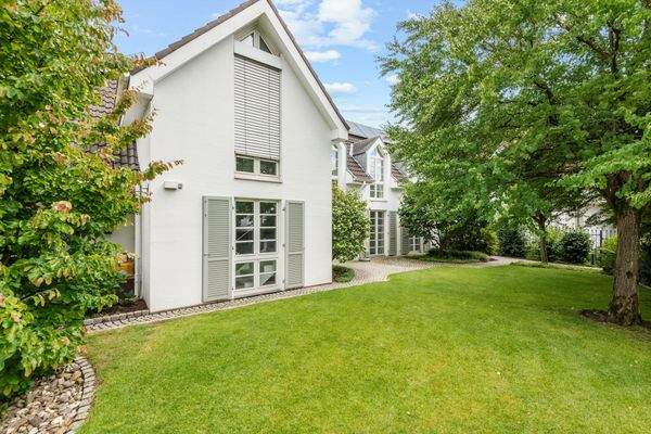 Vordergarten und Ansicht