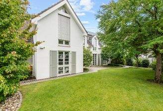 Vordergarten und Ansicht