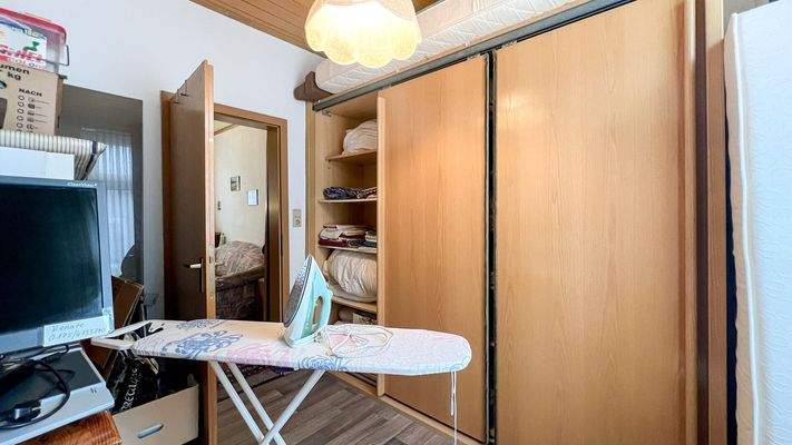 Ankleide / Wäschezimmer EG