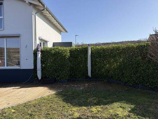 Terrasse u. Grünfläche