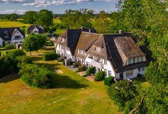 1-titel-außenansicht1-landhaus am haff-a5-meerflai