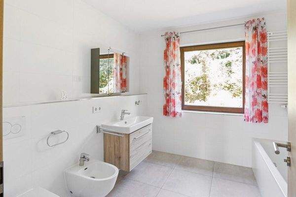 Badezimmer 1 (Hauptwohnung)