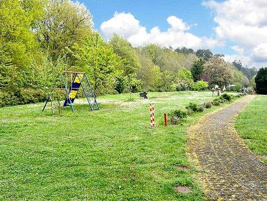 Exklusiv renovierte 4ZKB mit Balkon &amp; PKW- Stellpl