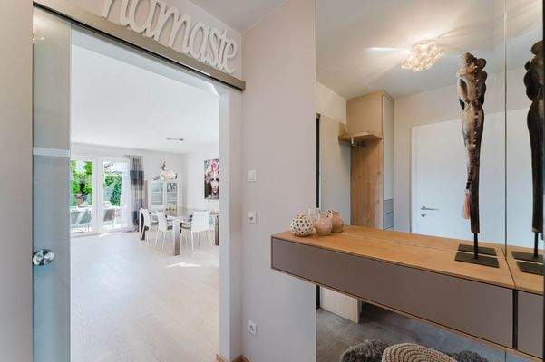 Modern und hell präsentiert sich das Einfamilienhaus