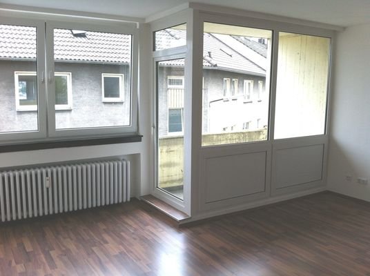 Musterbild Wohnzimmer mit Balkon