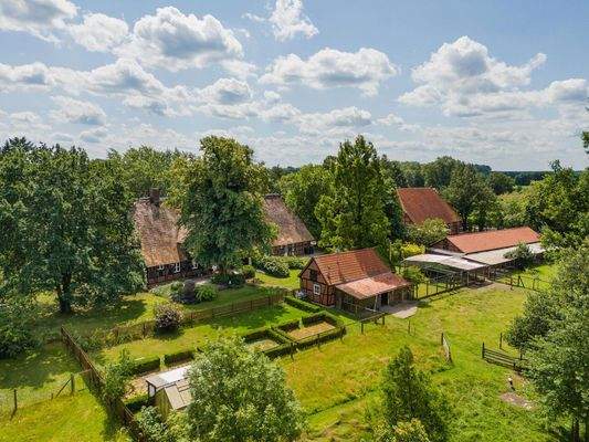 Hofanlage mit Nebengebäuden