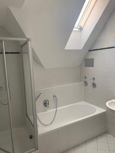 2-Zimmer-Dachgeschoss-Wohnung mit Stellplatz im Parkhaus in Büchenbach, David-Morgenstern-Weg - Photo 4