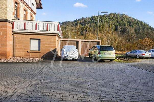 Garagen + Stellplätze - rechte Seite