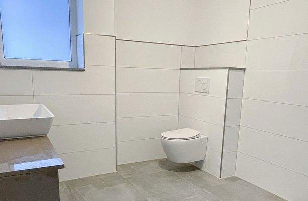 Badezimmer mit Walkin-Dusche