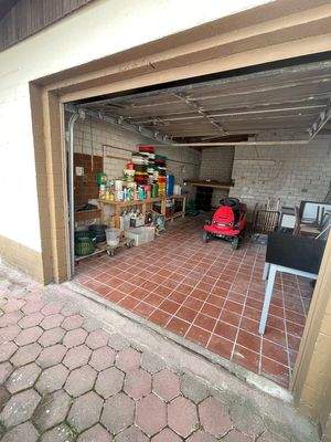 Nebengebäude Garage