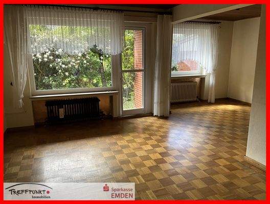 Wohn-/ Esszimmer mit Ausgang zur Terrasse