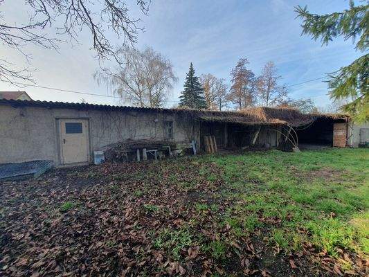 Garten Blick zum Nebengebäude