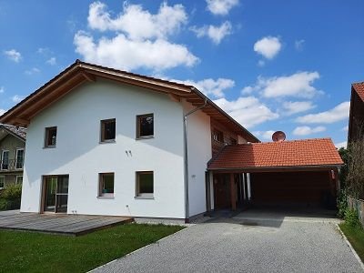 Südansicht mit Carport