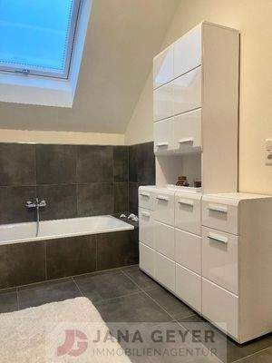 DG - Bad mit Dusche/Wanne