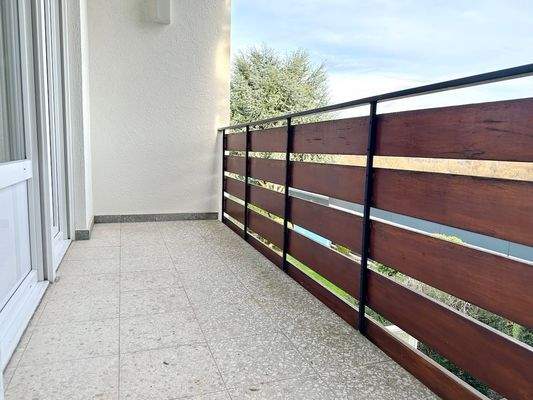 mit geschützter Loggia +