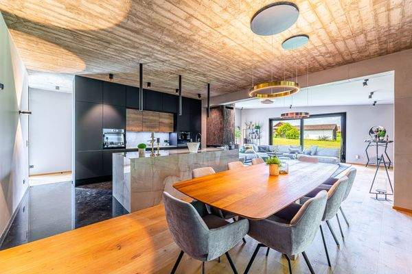 Essbereich mit anliegender Terrasse