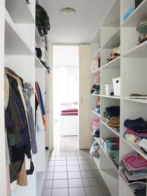 Begehbarer Kleiderschrank