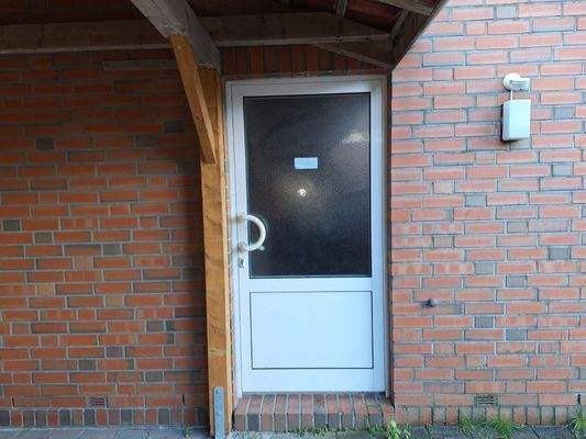 Nebeneingang vom Carport