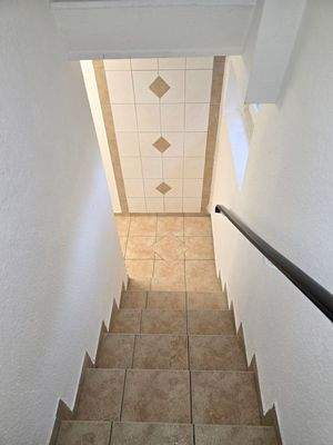 KG Innentreppe zum Keller Bild 2.jpg