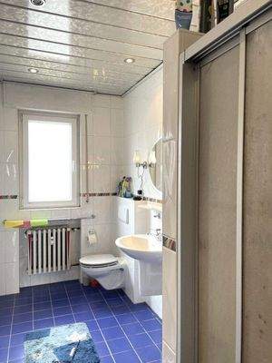 VH 1, 2. OG: Tageslicht-Bad