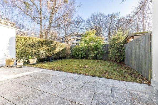 Nahezu uneinsehbarer Garten