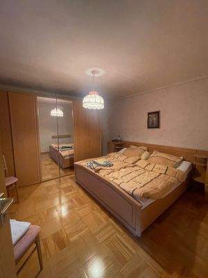 Schlafzimmer im Obergeschoß.jpg