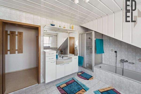 Badezimmer DG Zweifamilienhaus