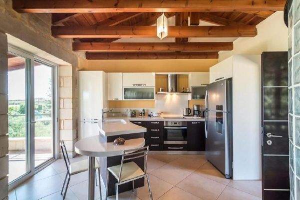 Kreta, Agia Marina: Luxuriöse Steinvilla mit Meer- und Sonnenuntergangsblick zu verkaufen