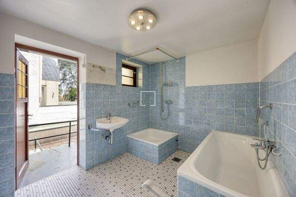 Bad EG mit Ausgang Terrasse