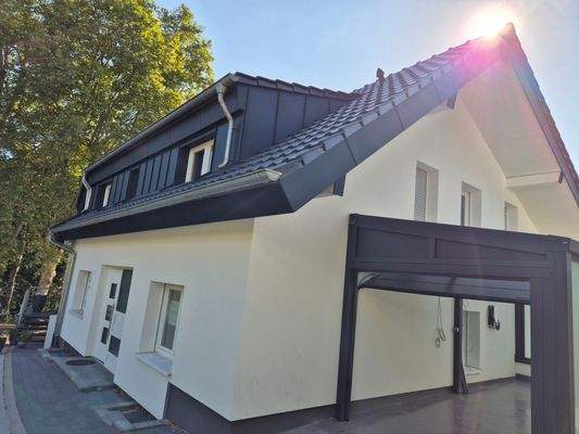 Strassenseitig ebenerdig