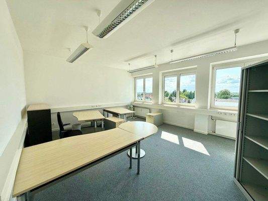 Großer Wohn- und Essbereich bald mit Zugang Balkon