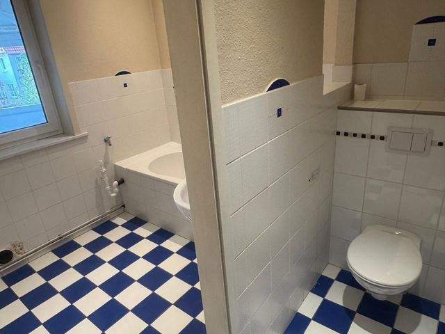 Sehr schöne 3 Zimmerwohnung mit Esszimmer und Balkon in Rosdorf- Mengershausen - Photo 3