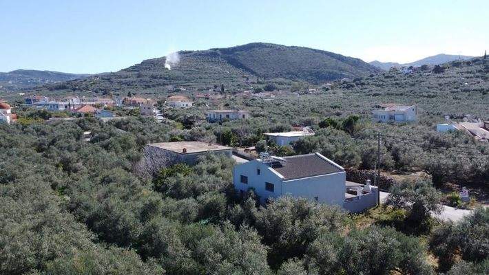 Kreta, Drapanias: Neubauhaus inmitten von Olivenhainen in Strandnähe zu verkaufen