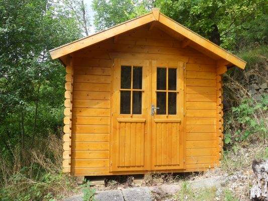 Gartenhaus außen.JPG