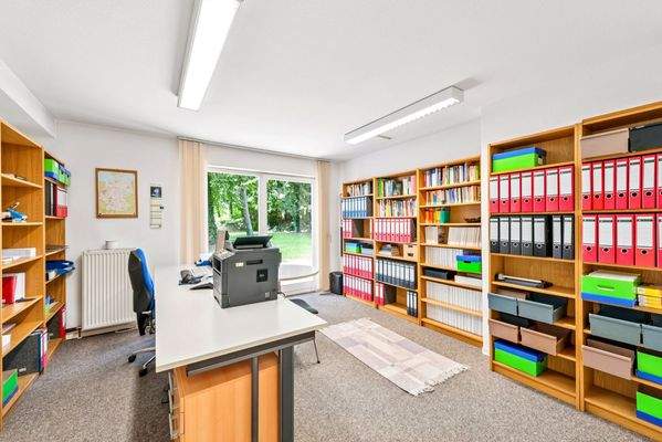 Büro-/Praxisraum mit Zugang Garten