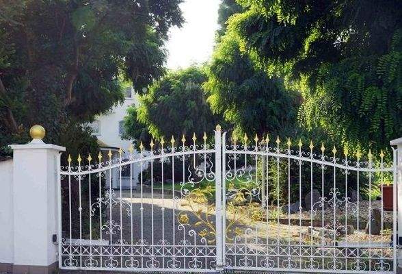 Herrschaftliches Tor.png