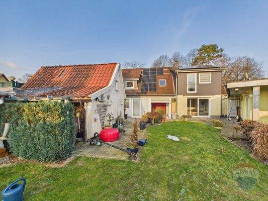 Hausansicht aus dem Garten