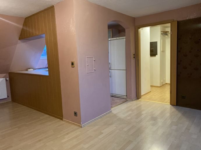 3-Zimmer -Wohnung / Einbauküche / renovierungsbedürftig