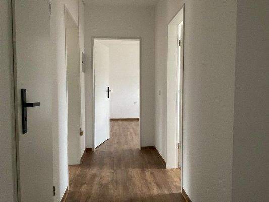 Eingangsbereich mit Zugang zu allen Zimmern.jpg