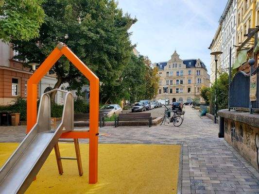 Kleiner Spielplatz Schwetschkestraße.jpg