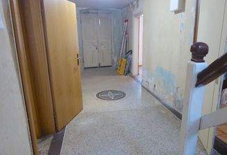 Flur mit Ausgang Haupteingang