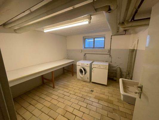 Haus-Buseck-Waschküche KG.JPG