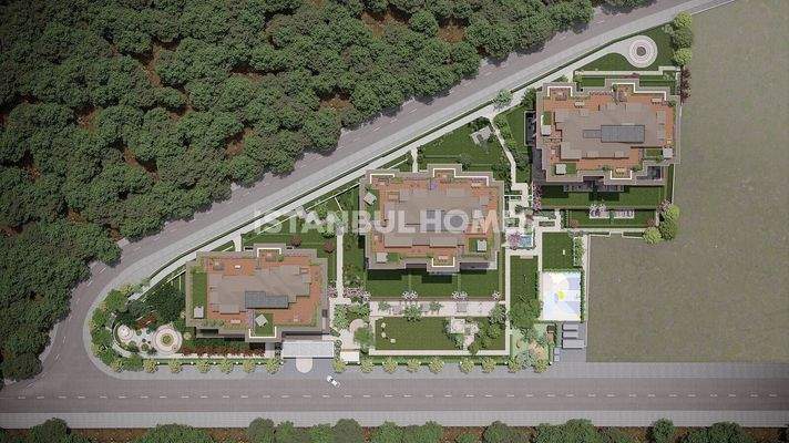 High-Ceiling Apartments in a Residential Complex in Eyup