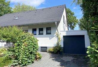 Stellplatz und Garage