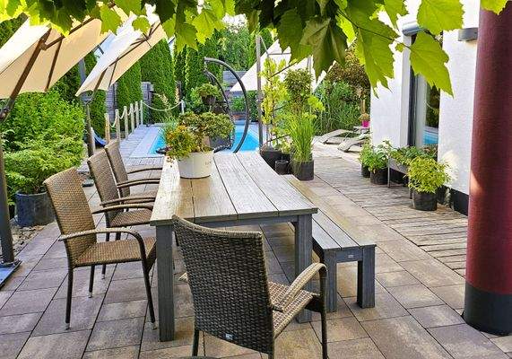 4.1_Terrasse im Sommer.jpg