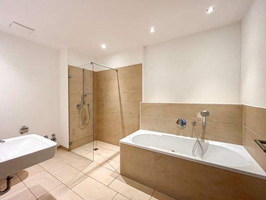 Beispielbild: Bad mit Wanne