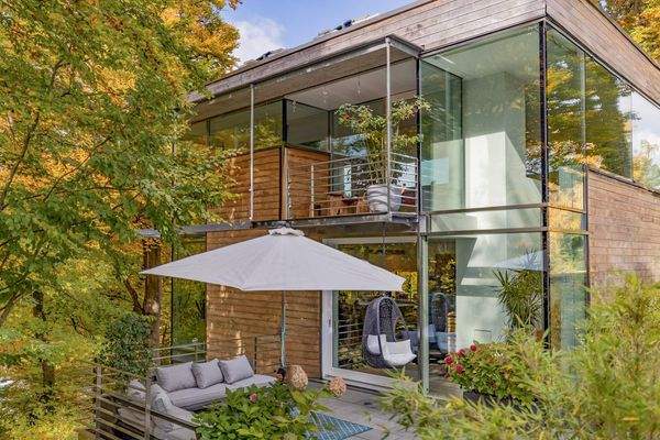 Glas und Lichtspiel vereinen Design und Natur.