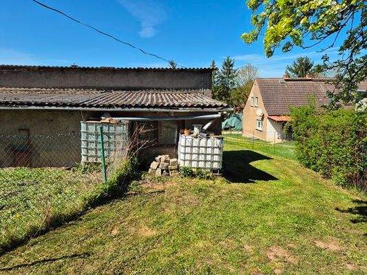 Blick von hinten aufs Grundstück