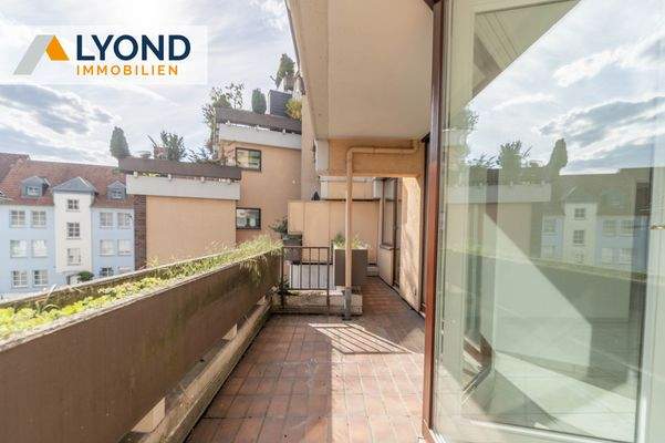 LYD 3910 - 14 Balkon