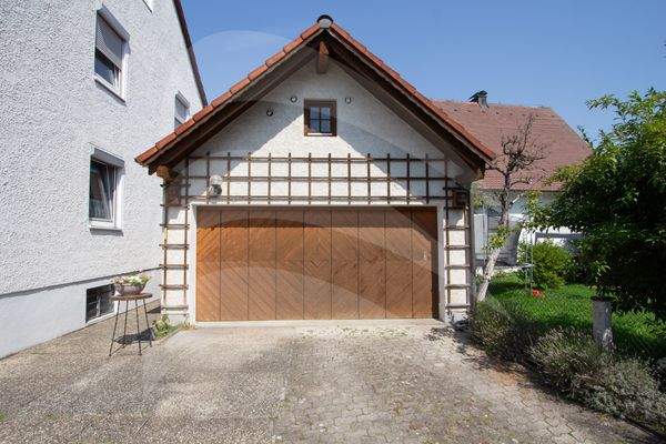 großzügige Garage